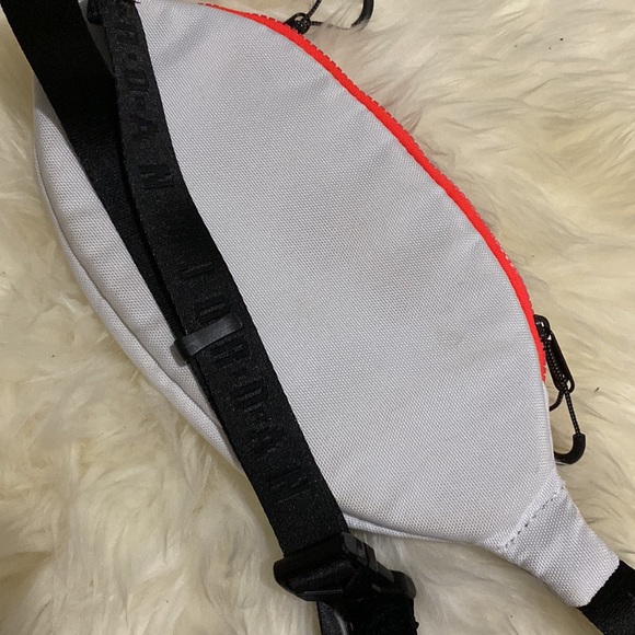 Nike X Jordan sling bag, - Picture 2 of 3